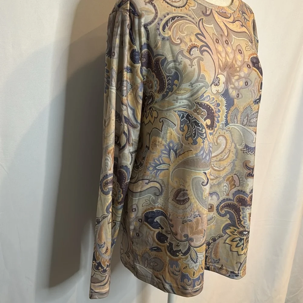 ❤️3/$30 Noracora Long Sleeve Top - Picture 3 of 10